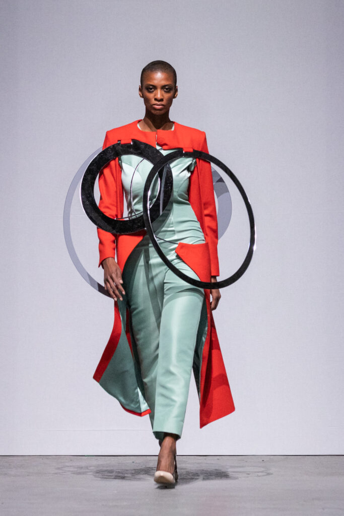 Isabel Ealand: Subverting the spectacle
