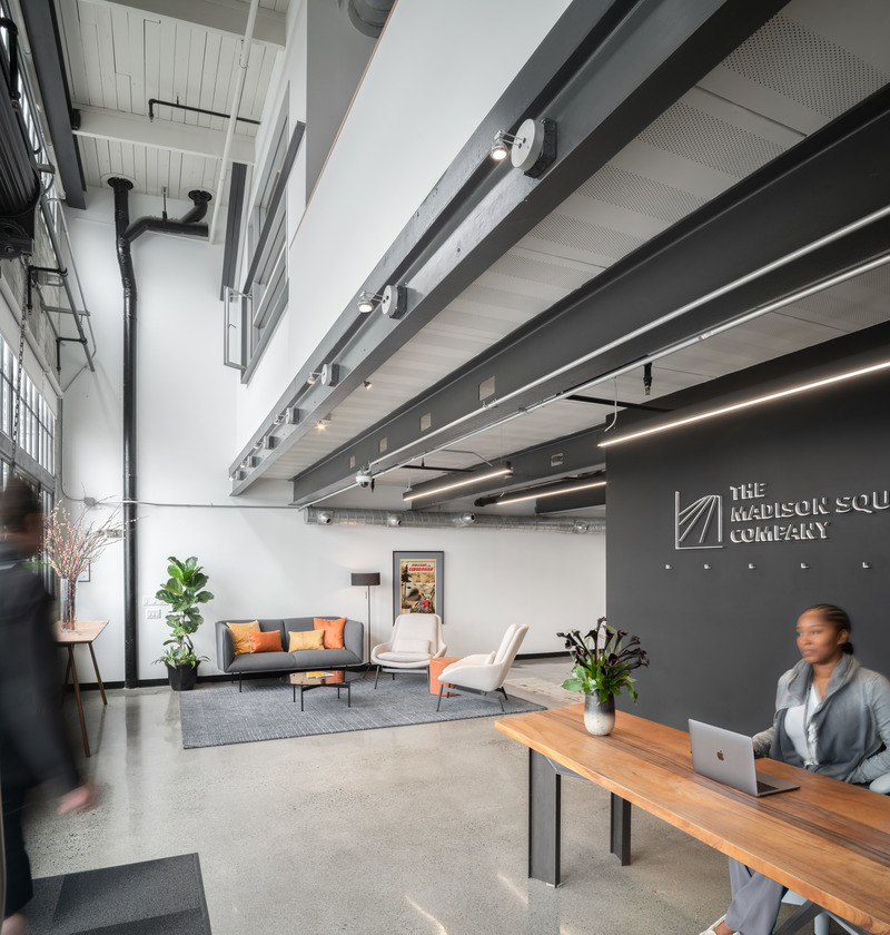 MSG Entertainment: William Duff Architects (WDA) revived an existing 25,000 square feet of office space at Pier 1, near the San Francisco Ferry Building for Madison Square Garden Entertainment, a global leader in live entertainment.
Photo credit: Patrik Argast