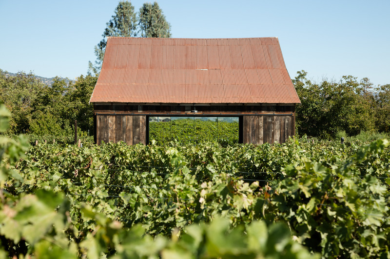 Big Ranch Road: Inspired by a contemplation on light, William Duff Architects (WDA) transformed a century-old former hay barn into an object of art—a one-of-a-kind architecture commission by adventurous clients who are noted art patrons, philanthropists and modern architecture connoisseurs.
Photo credit: Matthew Millman